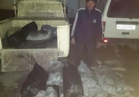 Namanganda maktabga ajratilgan ko‘mirni uyiga tashiyotgan xo‘jalik mudiri ushlandi фото