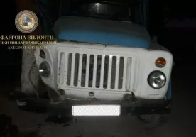 Farg‘onada «GAZ-53» yuk mashinasi daraxtga urilishi oqibatida haydovchi halok bo‘ldi фото