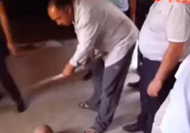 Mahalla raisi uxlab yotgan odamni oʻldirib, murdasini daryoga oqizib yubordi (video) фото