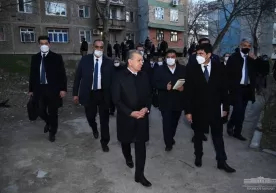 Президент Чирчиқдаги маҳаллаларда аҳоли билан суҳбатлашди (фото) фото