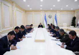 Shavkat Mirziyoyev zargarlik sanoatini rivojlantirish bo‘yicha yig‘ilish o‘tkazdi фото