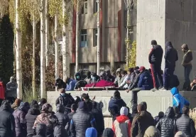 Qidiruvdagi shaxsning otib o‘ldirilgani sababli Tojikistonning Xorug‘ shahrida miting uyushtirildi фото