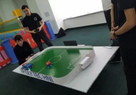 Ўзбекистонлик талабалар “SoccerBots” роботини яратишди фото