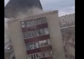 Қозоғистонда кучли шамол уйларнинг томини учирди (видео) фото
