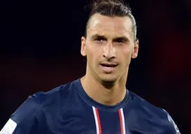 Shvesiyalik futbolchi Zlatan Ibragimovich ov paytida 500 kg keladigan bug‘uni otib o‘ldirdi фото