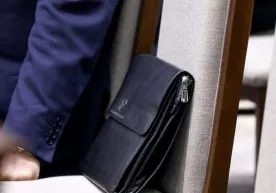 Раққосалар билан видеоси тарқалган раҳбар яна лавозимга тайинланди фото