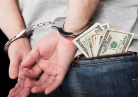 1 mln dollardan ortiq mablag‘ni sotib yuborgan toshkentlik sarroflar jinoiy guruhi rahbari qamaldi фото