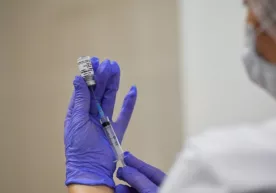Qozog‘iston koronavirusga qarshi vaksinaning klinik sinovlarini boshladi фото