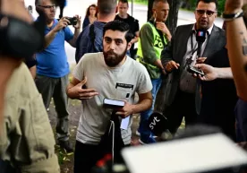 Швецияда Таврот ва Инжилни ёқиш акцияси ташкилотчиси китобларни ёқишдан бош тортди фото