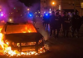 ​Париж яқинида оммавий тартибсизликлар юзага келди фото