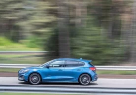 Ford ҳайдовчиси тезликни соатига 703 кмгача оширгани учун жаримага тортилди фото