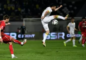 «Navbahor» so‘nggi daqiqalarda penaltidan urilgan gol evaziga «Paxtakor»ga yutqazdi фото