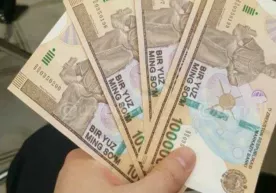 Buxoroda tadbirkordan oyiga 500 ming soʻmdan pul undirib kelgan soliqchi qoʻlga olindi фото