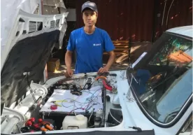 O‘zbek yigiti “Jiguli”dan elektromobil yasadi (video) фото