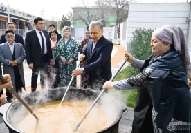 Президент Яккасарой туманидаги маҳалла аҳолиси билан гаплашди (фото) фото