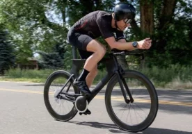 Daniyaliklar velosipedni qayta ixtiro qilishdi: zanjiri yo‘q, 13 ta tezlikka ega (video) фото