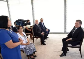 Shavkat Mirziyoyev shahar aholisi bilan muloqot qildi (foto) фото