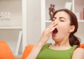 Çok esnemek tehlikeli hastalıkların belirtisi mi? фото