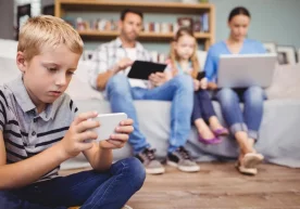 Odamlarning qancha vaqti internetda oʻtmoqda? фото