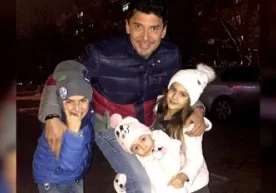 Асал ойидан қайтган Фарҳод Алимов фарзандлари билан кўришди фото