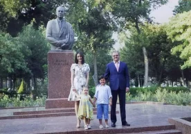 Vazir A.Komilov qaynotasi Sharof Rashidovning tug‘ilgan kuni sabab o‘g‘li va nevaralarining suratini e’lon qildi фото