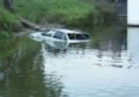 Сурхондарёда "Нексия" автомашинаси каналга тушиб кетиб 2 киши ҳалок бўлди фото
