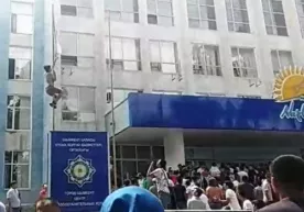 Чимкент шаҳрида оммавий тартибсизликлар бўлиб ўтди (видео) фото