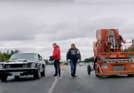 Shelby Mustang GT350 комбайнга қарши пойгага чиқди (видео) фото