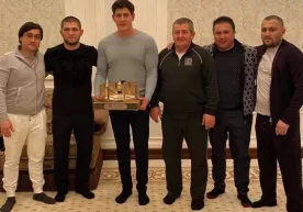 Ҳабиб Нурмагомедовга ноёб совға берилди фото