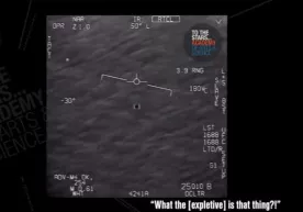 Pentagon AQSH harbiy samolyoti bortidan olingan noma’lum uchar jism videosini oshkor qildi (video) фото