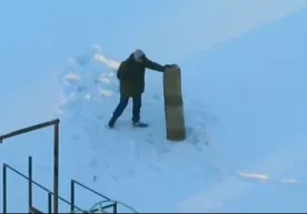 Йигитнинг гилам билан спарринги интернет-хитга айланди (Видео) фото