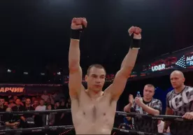 Россиялик MMA жангчиси аэропортда сайёҳни калтаклади фото