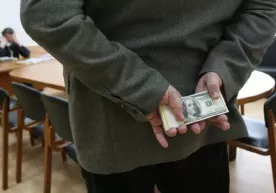 Тайлоқ туман ИИБ инспектори 60 минг доллар пора билан қўлга тушди фото