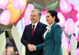 Shavkat Mirziyoyev 8 mart munosabati bilan bir guruh xotin-qizlarni mukofotladi фото