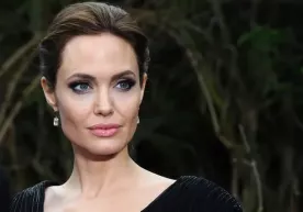 Анжелина Жоли Украинадаги вазиятга муносабат билдириб, тинч аҳолига ёрдам беришини маълум қилди фото