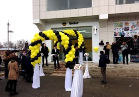 Beeline открыл новый салон в Джизаке фото