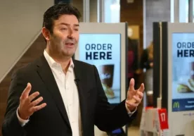 McDonald's раҳбари «ишдаги ишқ» сабабли ўз лавозимидан бўшатилди фото