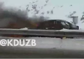 Qamchiq dovonida Lacetti avtomashinasi yonib ketdi (video) фото