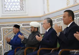 Mirziyoyev Surxondaryoga tashrifini Hakim at-Termiziy maqbarasini ziyorat qilishdan boshladi фото
