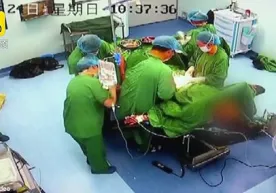 Ko‘richakka uchragan jarroh 9 nafar bemorni operatsiya qildi (video) фото