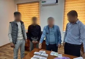 Самарқандда мансабдор шахсдан пул ундирмоқчи бўлган сохта “блогер” ушланди фото
