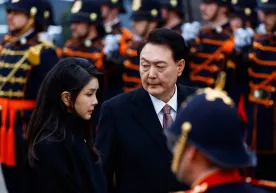 Janubiy Koreya prezidenti rafiqasi atrofida yuz berayotgan mojarolar tufayli uzr so‘radi фото