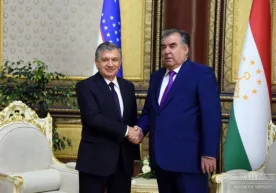 Shavkat Mirziyoyev va Imomali Rahmon oʻzaro muloqot qildi фото