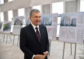 Shavkat Mirziyoyev Nukusda qurilayotgan Prezident maktabi bilan tanishdi фото