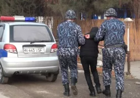Наманганда дўкондан 1,5 минг доллар олиб чиқаётган шахс қўлга олинди фото
