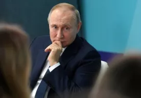 Путинга россияликларнинг ишонч даражаси икки йил ичида икки баробарга камайган фото