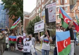 Лондонда озарбайжонлар ва арманлар ўртасида муштлашув содир бўлди (видео) фото