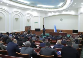 Хоразмда депутатлар суд раисидан тизимда очиқликни кучайтиришни сўрашди фото