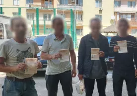 Қозоғистонда ўзбекистонликларнинг паспорти олиб қўйилиб, мажбурий ушлаб турилгани аниқланди фото
