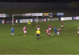 Video: Shimoliy irlandiyalik futbolchi 7 futbolchini aldab o‘tib gol urdi фото